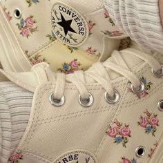 Floral Converse, Converse Aesthetic, Heal Your Soul, Christmas Posts, Cute Converse, Get In Loser, Aesthetic Coquette, Aesthetic Shoes, Converse Chuck Taylor All Star