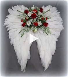 ▷christmas wreaths to make, diy christmas wreaths ideas how to make! Angel Wings Flower, Angel Wing Crafts, Cross Wreath Diy, Angel Wings Decor, Diy Floral Wreath, Gravesite Decorations, Deco Mesh Wreaths Diy, Diy Christmas Wreaths Ideas, Christmas Wreaths Ideas