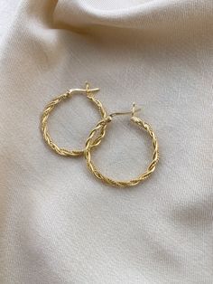 Rope Hoop Earrings,  925 earrings, silver hoop earrings, gold hoops, chunky hoops, thick hoop earrings, silver earrings, silver hoops It can be layered with other necklaces. 22K gold plated 925 sterling Silver hoop earring. It comes in our branded jewelry box and jewelry cleaning cloth, making it a great gift for her. Does not sag in the hood. Shipping as follows:  Turkey 2-4 days USA 2-4 days Europe 2-4 days Australia 3-7 days Rope Hoop Earrings, Handmade Elegant Hoop Huggie Earrings, Elegant Handmade Hoop Huggie Earrings, Elegant Handmade Huggie Hoop Earrings, Tarnish Resistant Sterling Silver Hoop Earrings, Dainty Small Hoop Earrings With Spring Ring Clasp, Handmade Everyday Hoop Earrings, Handmade Hoop Earrings For Everyday Wear, Handmade Yellow Gold Hoop Earrings