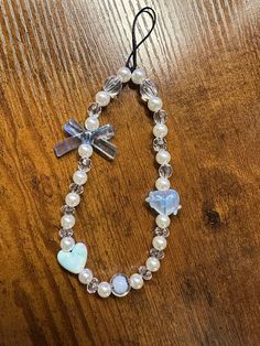 This phone charm has pearls, clear bead as well as several different blue beads/charms! Blue Themed Phone, Phone Straps Beads Ideas Blue, Jeweled Phone Cases, Blue Phone Charm, Aesthetic Accessories, Baby Blue Aesthetic, Blue Charm, Beaded Things, Beads Charms