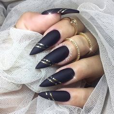 @tahliabaaum Long Stiletto Nails, Gold Nail Designs, Pointed Nails, Black Nail Designs, Older Sister, Cheer Team, Gradient Nails, Teen Fiction