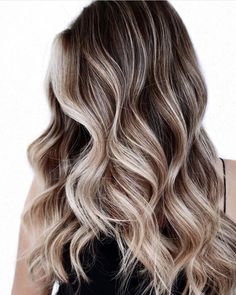 Healthier Blonde Hair, Blonde With Heavy Lowlights, Icy Blonde Hair Color, Fall Balayage, Ice Blonde Hair, Fall Blonde Hair, Icy Blonde Hair, Hair 2022, Ice Blonde