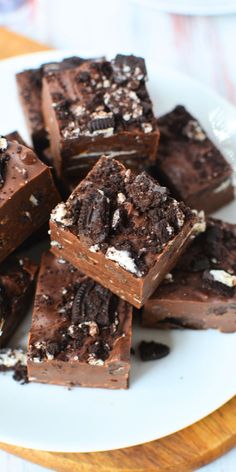 Ultimate sweet treat with this Chocolate Oreo Fudge! Combining rich chocolate with crunchy Oreo pieces, this fudge is a perfect blend of creamy and crunchy textures. Easy to make and absolutely irresistible, it’s the perfect dessert for any occasion, from holiday parties to everyday cravings. Whip up this simple recipe and enjoy a deliciously decadent fudge that everyone will love! Oreo Fudge Recipe, Chocolate Oreo