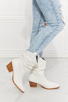 White Cowboy Boots, Asian Market, High Quality Shoes, Pointed Toe Heels, Size Pattern, Jeans Slim, Slim Fit Jeans, Low Heels, Street Fashion