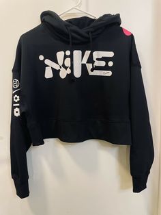 Nike Women’s Cropped Training Hoodie Sz Sm. Great condition. Very cool and unique I think School Clothes, Damaged Hair Repair, Hair Repair, Damaged Hair, School Outfits, Nike Women, Repair, Train, Nike