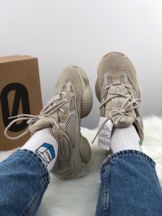 Yezzy Shoes Women, Yeezy Shoes Outfit, Yeezy Outfit, Yeezy 500, Ring Road, Outfits With Converse, Yeezy 350