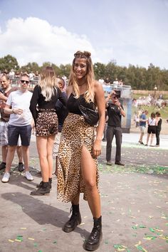 Mode Coachella, Look Da Festival, Trendy Festival Outfits, Tomorrowland Outfit, Lollapalooza Outfit, Festival Outfit Inspiration, Festival Inspo, Looks Jeans