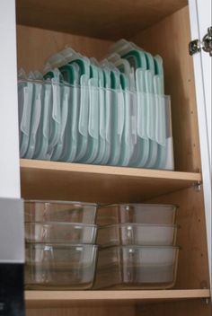 o r g a n i z a t i o n Elfa Closet System, Kitchen Organization Pantry, Backsplash Kitchen, Kitchen Organisation, Organisation Hacks, The Home Edit, The Container Store