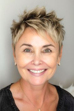 Spiky Pixie Hairstyle on smiling older woman with brown hair and blonde highlights. Short Haircuts Ideas, Haircuts Ideas, Edgy Haircuts, Curly Pixie