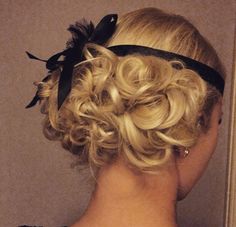 Roaring 20s Updo Vintage Hairstyles, Great Gaspy Theme Hair, 1920s Hair Medium Length, Moulin Rouge Hairstyles, Great Gatsby Hairstyles For Long Hair, Great Gatsby Makeup And Hair, Roaring 20s Hairstyles For Long Hair, 1920s Updo