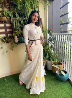 Aishwarya Lakshmi, Aishwarya Lekshmi, Onam Outfits, Off White Saree, Formal Saree, Saree With Belt, Traditional Blouse Designs