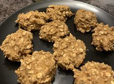 some cookies are on a black plate and ready to be eaten with oats in the middle