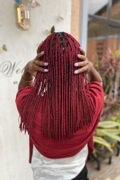 25 Medium Knotless Braids Hairstyles: Stunning Looks for Every Occasion | Lookosm Short Medium Knotless Braids, Short Knotless Braids, Short Knotless, Protective Style Braids