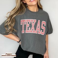 Retro Texas *Comfort Colors T-shirt. The divine *Comfort Colors T-shirts are made from specially spun fibers of 100% cotton for strength and softness and are pre-washed for that relaxed look and feel we love. 🌸 Please refer to the size chart in the listing images before submitting your order For oversized look, size up 1-3 from your regular size, depending on the look desired. *Compared with other shirt brands, Comfort Colors are generally thicker and have a larger fit. So keep in mind when you Oversized Graphic Tee For College, Collegiate Tops With Graphic Print And Relaxed Fit, College Graphic Tee With Crew Neck, Collegiate Graphic Print Relaxed Fit Tops, College Tops With Graphic Print And Relaxed Fit, Trendy Graphic Print College Tops, Trendy College Tops With Graphic Print, Graphic Print Relaxed Fit Tops For College, Relaxed Fit Graphic Print Top For College