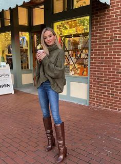 Lauren Bushnell, Cute Oversized Sweaters, Lauren Lane, Love Lauren, Look Adidas, Estilo Indie, Skandinavian Fashion, New Boots, London Outfit