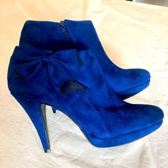 Brand New In Box Size 10 Vera Wang Heels! Blue Ankle-high Heels With 4-inch Heel, Blue Ankle-high Heels For Party, Ankle-high Blue Heels For Party, Blue Ankle-high Heels For Formal Occasions, Blue Ankle-high Formal Heels, Wang Heels, Brown Leather Ankle Boots, Black Suede Booties, Chunky Heels Boots