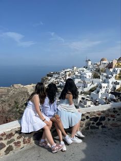 Santorini
Greece
Europe
Outfits
Blue
White
Summer
Vacation
Trip
Background
Back
Group
Photo
Picture
Inspo
Inspiration Europe Trip, Santorini, Europe Travel