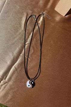 Best friends ying-Yang necklace Pearl Necklace Yin Yang, Friendship Necklaces Yin Yang, Yin Yang Necklace Couple, Yin And Yang Necklace, Yin Yang Pendant, Ying Yang Necklace, Yin Yang Necklace, Green Aventurine Stone, Best Friend Bracelets