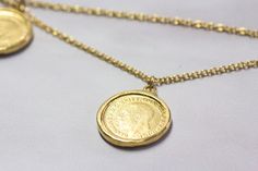 "Gold Coin Pendant This item is just for ONE coin pendant without a necklace. -------------------------- The charming coin pendant is available in Yellow, white, or rose gold, 14k/18k; please choose your preferred size and karat from the drop-down menu. Are you looking for a unique gift for a mom, daughter, or best friend? Add this minimalist coin pendant to your bracelet or necklace! It's fabulous! DETAILS: ♥ Gold pendant coin with a jump loop. ♥ 14k / 18k gold. ♥ Yellow gold / Rose gold / Whit Unique Gold Pendant, Gold Coin Bracelet, Unique Gold Jewelry, Gold Coin Pendant, Diamond Carat Size, Shiny Bracelets, Initial Charm Bracelet, Diamond Bracelet Design, Dainty Gold Bracelet