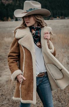 Cowgirl Winter Outfits, Freezing Winter Outfits, Southwest Style Clothing, Winter Western Outfits Women, Winter Outfits Cold Freezing, Winter Western Outfits, Cold Winter Outfits Aesthetic, Western Winter Outfits, Ranch Outfits