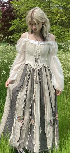 Dark Fairytale Outfit, Goblincore Dress Aesthetic, Fair Grunge Outfit, Cute Ren Fair Outfits, Cottage Core Fairy Costume, Fairy Core Outfit Ideas, Rennaisance Outfits Fairy, Renfaire Outfit Fairy