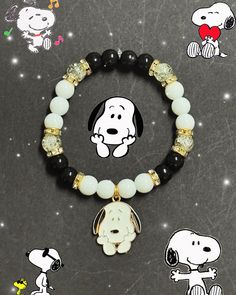 Snoopy inspired bracelet! Snoopy Bracelet, Bracelet Making Tutorial, Ideas Pulseras, Snoopy Gifts, Kandi Bracelets, Bead Charms Diy, Diy Bracelets Patterns, Diy Bracelet Designs