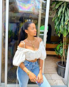 Feminine Outfits Black Women, Casual Brunch Outfit, Outfits Black Women, Outfit Ideas Black, Feminine Outfits, Outfit Classy, Jeans Outfit Casual, Black Femininity, Women Blouse