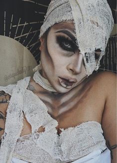 Mummy Makeup Women, Mummy Make Up, Scary Ghost Makeup, Mummy Hairstyles, Mummy Makeup Halloween, Mummy Halloween Makeup, Devil Makeup Halloween, Mummy Makeup