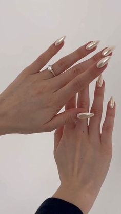 Pearl Nails Aesthetic, Nail 2025, Pearls Nails, Nail Model, Nails Pearl, Neutral Nails Acrylic, Pearl Nail Art, Engagement Nails, Pearl Nail