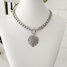 Collar  hoja de palma acero inoxidable para mujer/colgante hoja Monstera/Collar palanca/Cadena gruesa  plata/Collar Floral/Hecho Puerto Rico Monstera Necklace, Floral Necklace, Monstera Leaf, Leaf Necklace, Leaf Pendant, Palm Leaf, Etsy Jewelry, Boho Rings, Steel Chain