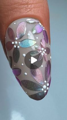 Chrome Flower Nails Designs, Chrome Nail Art Design, Cool Nail Designs 2024, Cat Eye Flower Nails, Dotting Nail Art Designs, Thumb Nail Art, Pattern Nails Designs, Chrome Flower Nails