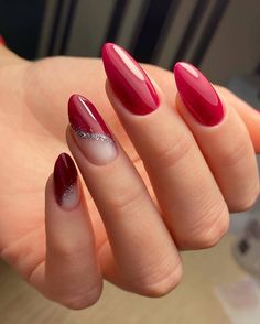 Маникюр Red Wedding Nails, Red Nail Art Designs, Red And Gold Nails, Red Gel Nails, Kutek Disney, Unghie Sfumate, Nagellack Trends, Red Acrylic Nails, Classy Nail Designs