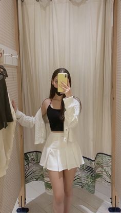 Skirt Outfits Korean, White Skirt Outfits, Causual Outfits, White Skirt, Tennis Skirt, Teen Fashion Outfits, Mode Outfits, Outfits Casuales, Riverdale