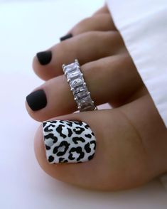 30 Stunning Fall Pedicure Ideas to Keep Your Toenails on Trend Leopard Print Toenails, Karol Nails, Leopard Fall Nails, Pretty Toenails, Toe Nails Ideas, Mc Nails