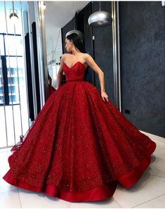 Sparkly Ball Gown, Red Ball Gowns, Red Ball Gown, Robes D'occasion, Sparkly Prom Dresses, Formal Ball Gown, Beaded Ball, Sweetheart Prom Dress, Red Ball