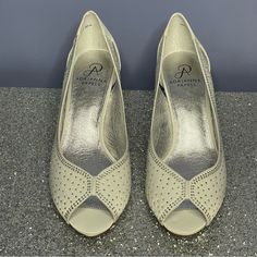 Adrianna Papell Jenna New In Box - Size 8.5m - Ivory Classic Satin - Open Toe Pumps - 2 1/2” Heel Cream Wedding Shoes For Spring Formal Occasion, Spring Formal Cream Wedding Shoes, Gold Sparkly Heels, Kitten Dress, Ivory Pumps, Silver Glitter Heels, Evening Heels, Low Heel Pumps, Sparkly Heels