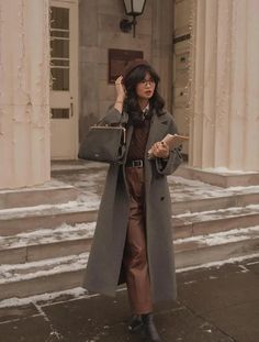 Aesthetic Lawyer Outfits, Dark Academia Womens Fashion, Law Outfits Women Aesthetic, Fem Dark Academia Outfits, England Outfits Winter, Dark Academia Aesthetic Dress, Summer Dark Academia Outfit, Vintage Academia Aesthetic