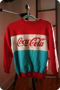 Gwp Ideas, Coke Cola, 80s And 90s Fashion, Vintage Coca Cola, Vintage Lifestyle, Sweater Cotton, Boutique Logo, 1980s Fashion, Coca Cola Vintage