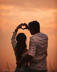 https://youtu.be/NI8QsYJm518 Image Couple, Romantic Couple Images, Love Couple Images, Romantic Couples Photography, Pose Fotografi, Cute Couples Photography, Wedding Couple Poses Photography