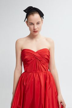 Description Red Ballgown, Long dress Sleeveless Sweetheart neckline Strapless Taffeta Dry Clean Made in Spain SKU 21-10 Red Ballgown, Princess Dress Red, Formal Wedding Guest Attire, Wedding Guest Outfit Inspiration, Wedding Guest Style, Princess Skirt, Guest Attire, Wedding Guest Looks, Wedding Attire Guest