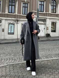 Hijab Coat Style, Hjab Clothes Winter, Hijabi Coat Outfit, Winter Outfits With Hijab, Kaban Outfit, Modest Autumn Outfits Hijab, Winter Outfits For Hijab, Abaya Winter Outfit, Autumn Hijabi Outfits