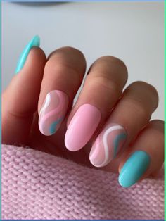 Full Cover Tips with Gel Overlay (Hand painted nail art) Bee Nails 🐝🖤🌟 #Nails #nailart #Beenails #Bee #Gelnails #Fullcovertips #nailart #handpaintednailart #Manicure #novabellabeauty Gel Nail Designs Preppy, Cute Nail Inspo For Short Nails, Almond Nail Pink Design, Nails For Switzerland, Nail For 12 Year, Sns Nail Inspiration, Short Nail Designs For School, Rosalina Nails, Summer Nail Designs 2020