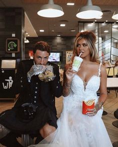 Elopement Activities, Wedding Mc, Photography Dress, Courthouse Wedding, Bride Photo, Wedding Goals, Vegas Wedding