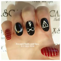 Harry Potter nails Movie Nails, Pedi Designs, Gryffindor Scarf, Disney Nail, Unghie Nail Art