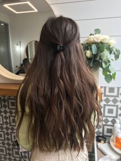 Long Brunette Hair Volume, Healthy Hair Aesthetic Brown, Cute Subtle Hairstyles, Nice Hair Aesthetic, Pretty Hairstyles Aesthetic, Brown Hair Astethic, Cute Hairstyles Brunette, Hairstyles For Brunettes Long, Basic School Hairstyles