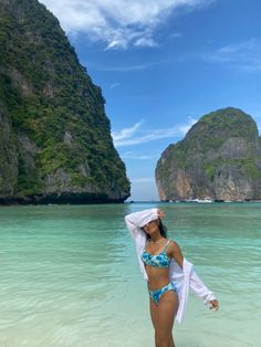 Thailand Photoshoot Ideas, Krabi Outfit Ideas, Vietnam Photo Ideas, South East Asia Travel Outfits, Bangkok Thailand Outfit Ideas, Outfits For Thailand Vacation, Phuket Photo Ideas, Southeast Asia Outfits