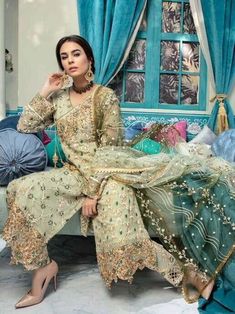 Lawn Shirt Design, Dress Designs For Girls, Formal Wear Women, Pakistani Designer Suits, Pakistani Salwar Kameez, Chiffon Collection, Lawn Shirts, Women Formals, Pakistani Designers