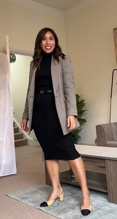 Dress Corporate Attire, Black Women Suit Outfits, Work Dresses For Women Office Outfits, High Class Outfits, Chic Church Outfits, Timeless Outfits For Women, Green Dress Outfit Ideas, Corporate Dresses Classy, Office Outfits Women Curvy