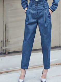 W CONCEPT : W컨셉 - [HAPPENING:해프닝] Selvedge-high waist tuck denim pants_BLUE Fancy Pants Outfit, Trouser Pants Pattern, Pleated Jeans, Best Jeans For Women, Mom Jeans Outfit, Vintage Mom Jeans