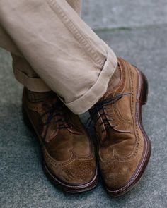 Suede Loafers Men Outfit, Alden Shoes Men, Best Chinos, Gents Shoes, Gentleman Shoes, Bleached Denim, Brown Shoes, Brogue Shoes